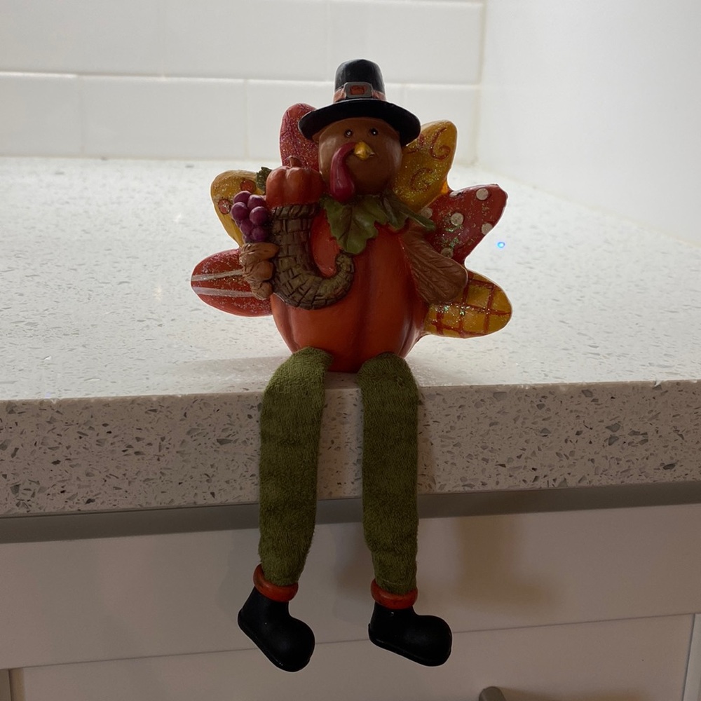 Cute Thanksgiving / Harvest / Fall Turkey with Dangling Legs